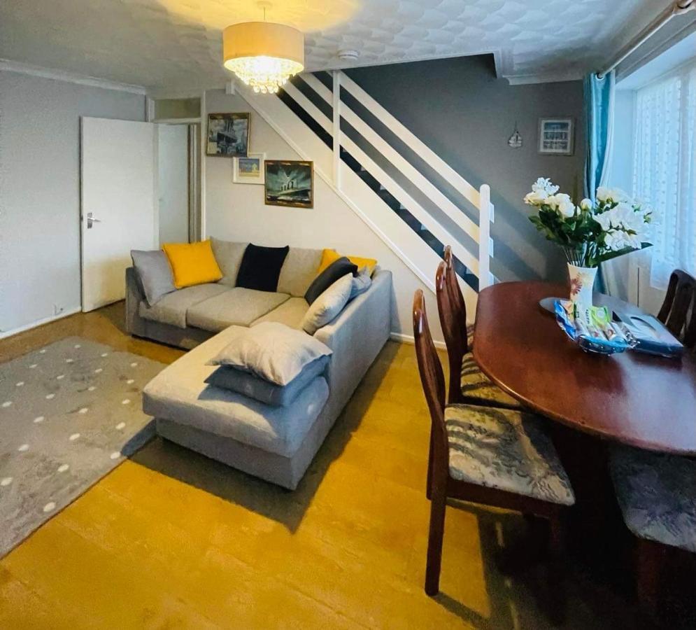 לואסטופט Villa Sea View 3-Bed Heated Pool Eat Bar Kids Park מראה חיצוני תמונה